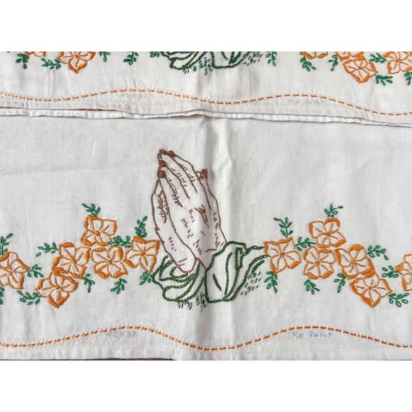 Set of pillowcases Embroidery praying hands with yellow floral - Picture 4 of 5